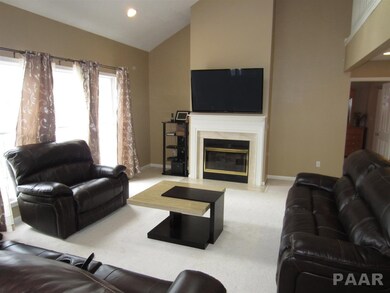 4618 N Weaverridge Blvd, Peoria, IL 61615 - photo 2