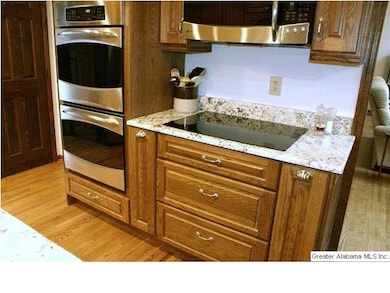 DOUBLE OVEN WITH CONVECTION/CONVENTIONAL FEATURES,