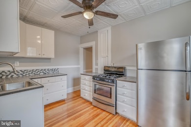 6 Cromarty Rd, Baltimore, MD 21229 - photo 5