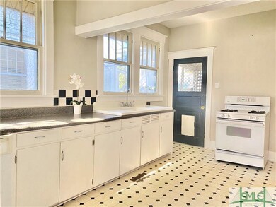 228 E 52nd St, Savannah, GA 31405 - photo 6