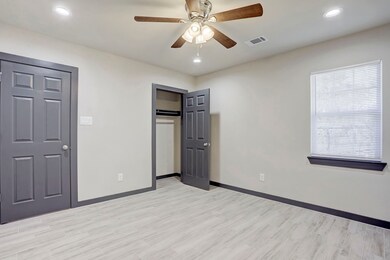 4606 1/2 Denmark St unit B, Houston, TX 77016 - photo 7