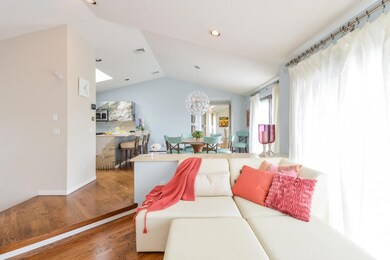 010-photo-living-room-6189235