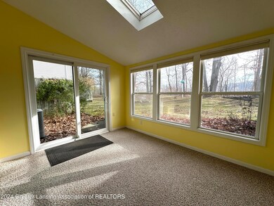 1132 Riverview. 3 season room