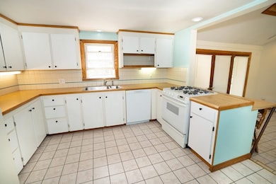 8 Clayton Rd, Middleboro, MA 02346 - photo 3