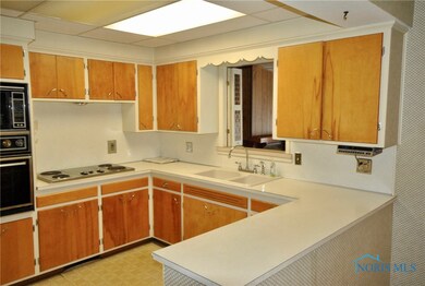 Eat-in Kitchen