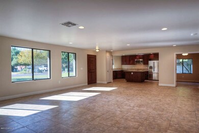 FAMILY/DINING/ENTRANCE/KITCHEN