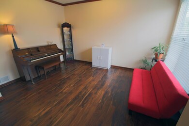 Living room/ Flex room