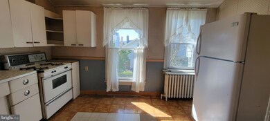 406 W Green St, Hazleton, PA 18201 - photo 3