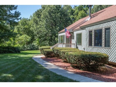 92 Redfield Cir, Derry, NH 03038 - photo 2