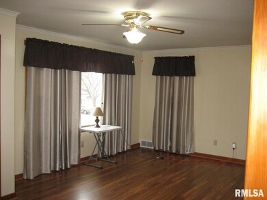 3112 N 2nd St, Clinton, IA 52732 - photo 2