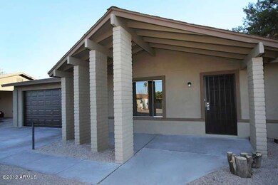 01a Front Entry Detail-666x444-72dpi