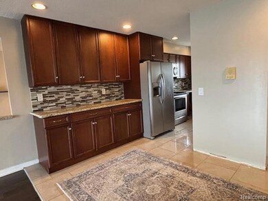 1924 Klingensmith Rd unit 72C, Bloomfield Hills, MI 48302 - photo 5