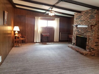 1812 W 7th St, Waterloo, IA 50702 - photo 4