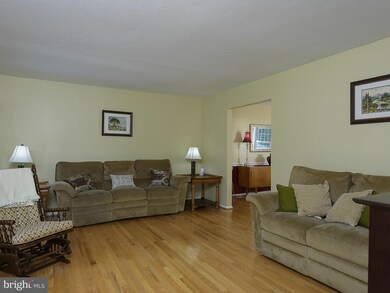 10038 Cambric Ct, Columbia, MD 21046 - photo 3