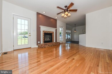 21101 Twin Springs Dr, Chewsville, MD 21721 - photo 4