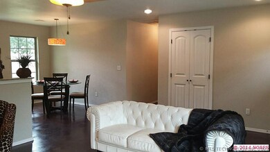 532 E 6th St, Claremore, OK 74017 - photo 5