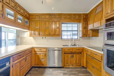 1911 Joslin St, Cleburne, TX 76033 - photo 5