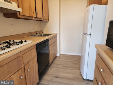 Grosvenor Park III unit 1405, Rockville, MD 20852 - photo 5