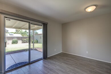 1604 W Temple St-12