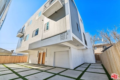 2923 S Burnside Ave, Los Angeles, CA 90016 - photo 2