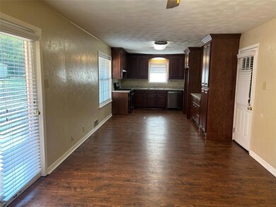 1619 W Acheson St, Denison, TX 75020 - photo 3