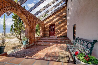Inviting front entry/patio