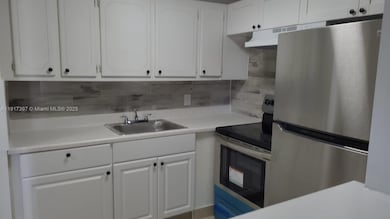 57 Cambridge C, West Palm Beach, FL 33417 - photo 3