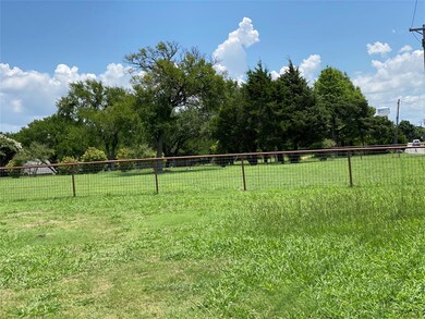 Trees many on this land