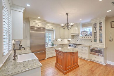 1 1/2 Gibbes Street kitchen