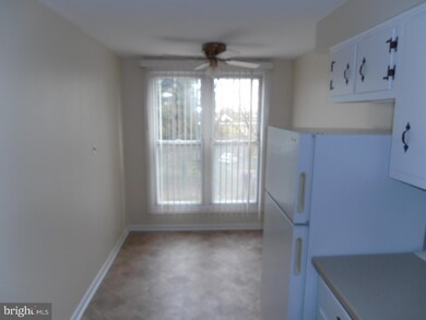 171 Burmont Rd unit 2ND FL, Drexel Hill, PA 19026 - photo 6