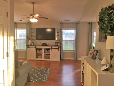 317 Haywood Dr livingroom