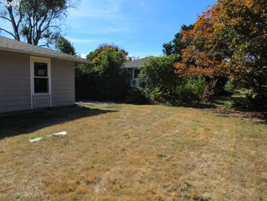 456 SW Chapman St, Sheridan, OR 97378 - photo 4