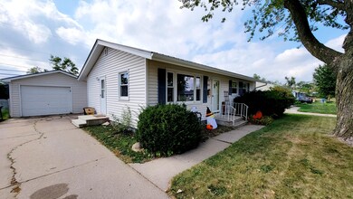 865 Hillview Dr, Marion, IA 52302 - photo 2