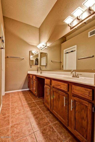 1022 E Sunburst master bath