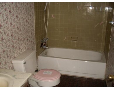 1127 Sheffield St, Pittsburgh, PA 15233 - photo 4