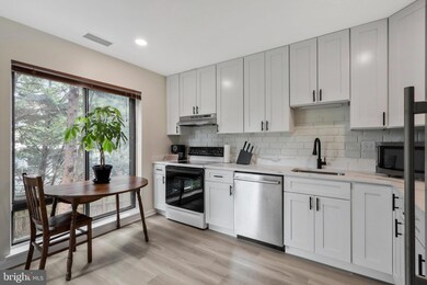 120 Roberts Ln unit 101, Alexandria, VA 22314 - photo 2