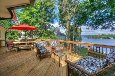 Deck, Screen Porch & A Sunroom offer you a place t