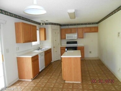 3305 Wiliton Way, High Point, NC 27260 - photo 3