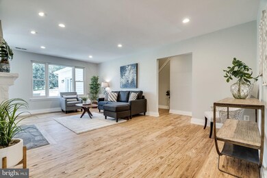 309 Yale Dr, Alexandria, VA 22314 - photo 4