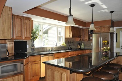 76 Parkview Dr, Aurora, OH 44202 - photo 2