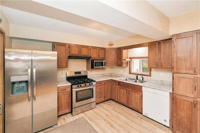 3233 E Clinton Ave, Des Moines, IA 50317 - photo 3