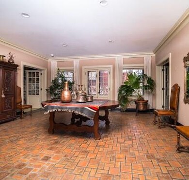 The entry way is perfect for setting up drinks and