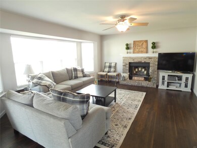 Spacious 18x16 great room with 5-bay window & bric