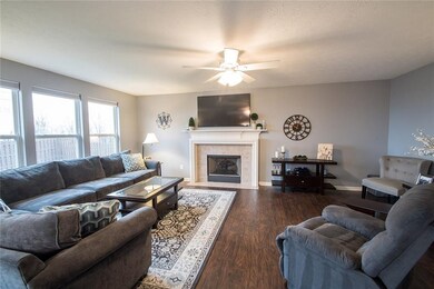 11967 Sellerton Dr, Fishers, IN 46037 - photo 7