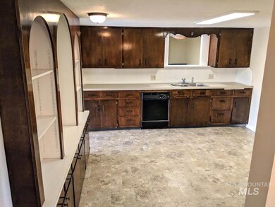 702 W Oregon Ave, Homedale, ID 83628 - photo 5