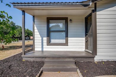 902 Poindexter Ave, Cleburne, TX 76033 - photo 6