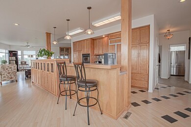 Kitchen - Breakfast Bar
