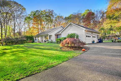 4 Autumn Ridge Rd, New Fairfield, CT 06812 - photo 2