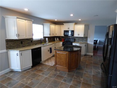 435 Hemlock Ln, Nazareth, PA 18064 - photo 6