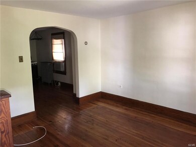 605 Oakwood St, Easton, PA 18045 - photo 2